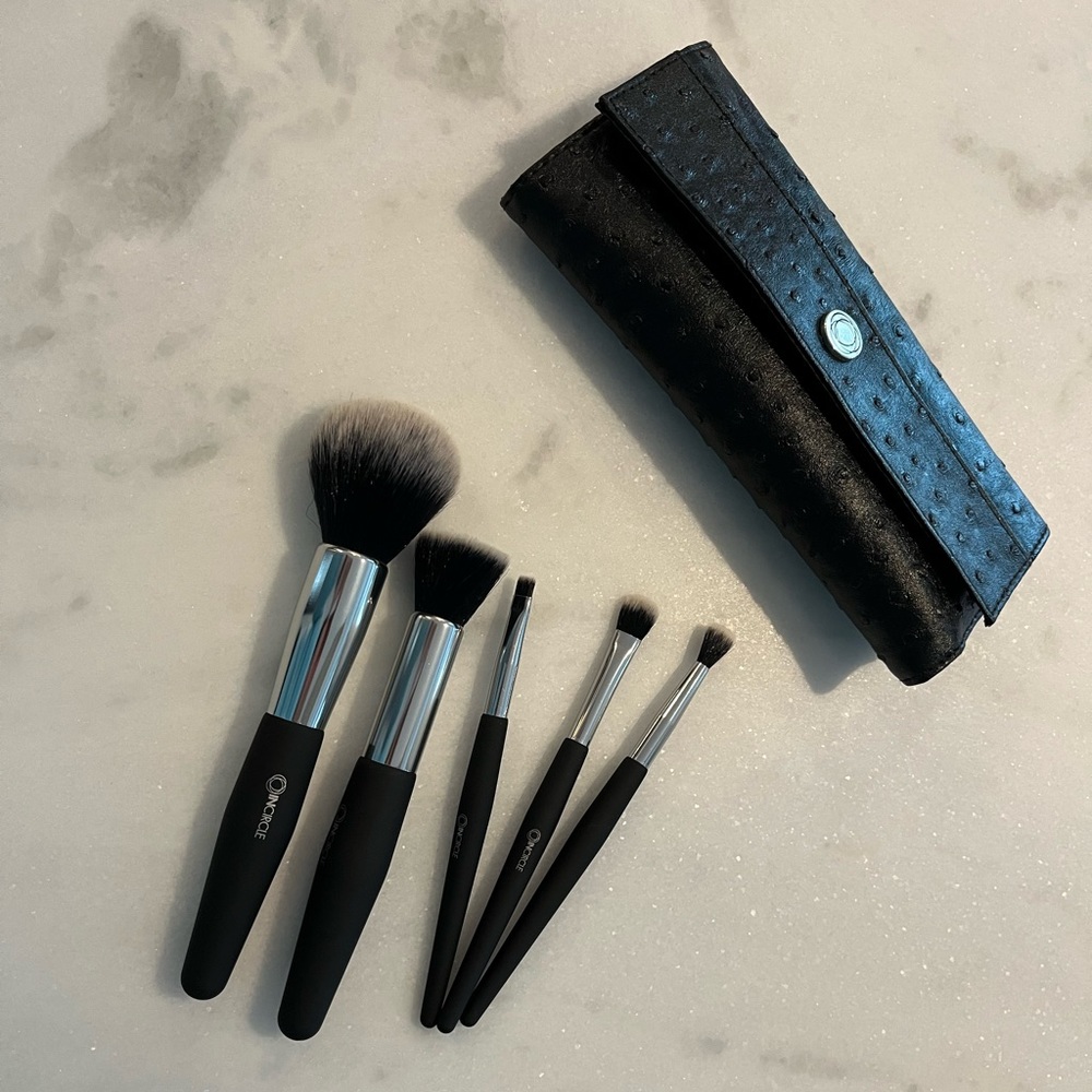 NWOT Make Up Brush Set